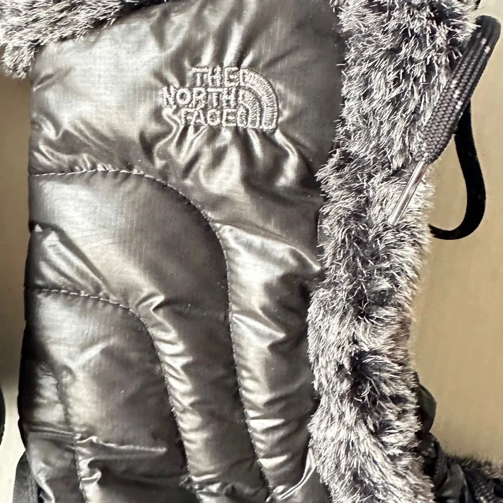 The North Face Women’s Nuptse Goose Down Faux Fur Puffer Boots Black Size 8‎
